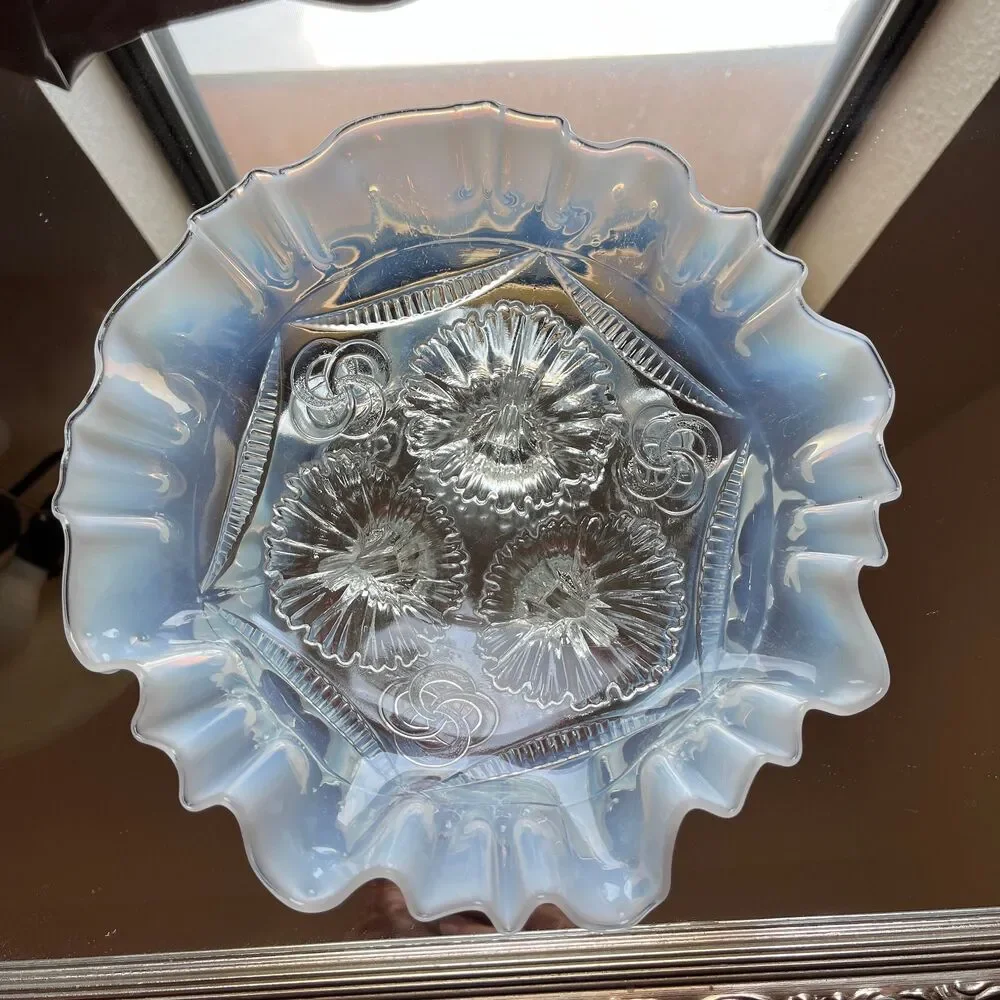 Jefferson Northwood Ruffled Opalescent 9” Floral & Rings Bowl
